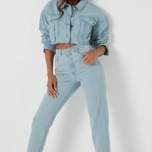 Denim jacket and high waisted jeans set!